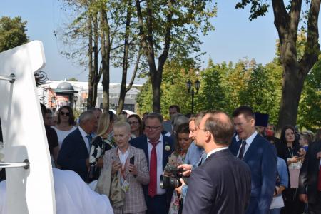 Депутаты фракции КПРФ Мособлдумы Александр Наумов и Дмитрий Кононенко поздравили жителей Дмитрова с 865-летием города