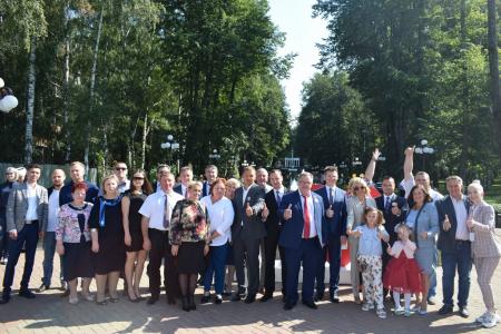 Депутаты фракции КПРФ Мособлдумы Александр Наумов и Дмитрий Кононенко поздравили жителей Дмитрова с 865-летием города