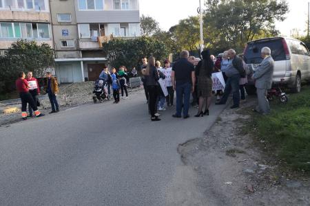 "Какая власть - такие и дороги!". Жители города Артема Приморского края вышли на пикет при поддержке КПРФ