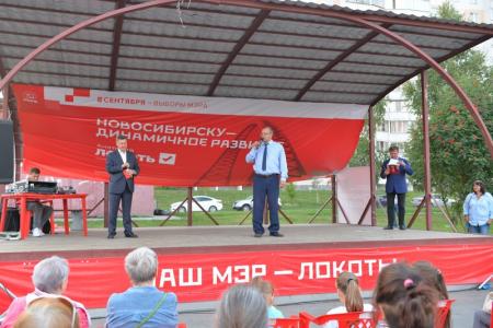 Новосибирск. Жители микрорайона «Родники» встретились с Анатолием Локтем