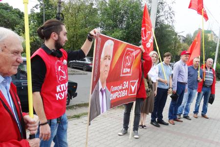 Н.Н. Иванов принял участие в Курске в шествии «Красные в городе»