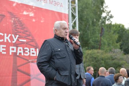 Новосибирск. Финальная встреча Анатолия Локтя с избирателями прошла в Первомайском сквере
