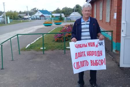 «Гарантировать чистые и честные выборы! Против бедности!». КПРФ провела одиночные пикеты на улицах Саранска