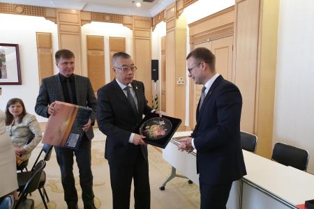Делегация молодых коммунистов из России во главе с В.П. Исаковым посетила Китай