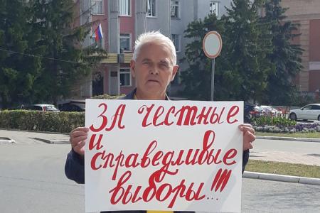 «Гарантировать чистые и честные выборы! Против бедности!». КПРФ провела одиночные пикеты на улицах Саранска