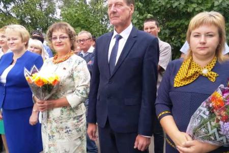 Саратовская область. Ольга Алимова поздравила первоклашек Сторожевской школы с началом учебного года