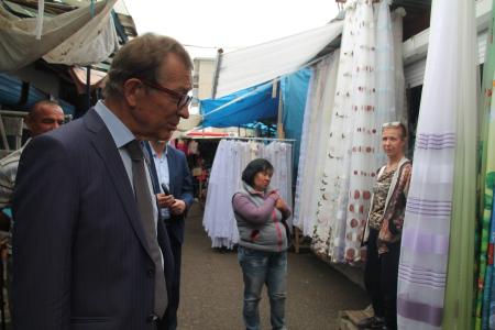 Владимир Поздняков организовал рейд на рынок г. Читы по жалобе граждан