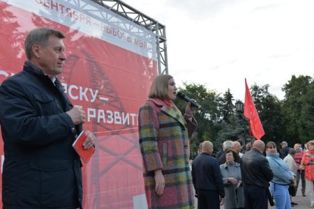 Новосибирск. Финальная встреча Анатолия Локтя с избирателями прошла в Первомайском сквере