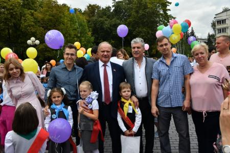 Г.А. Зюганов принял участие в торжественных мероприятиях, посвященных Дню Знаний, в Совхозе имени Ленина