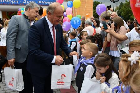 Г.А. Зюганов принял участие в торжественных мероприятиях, посвященных Дню Знаний, в Совхозе имени Ленина