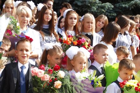 Курск. Н.Н. Иванов принял участие в праздничной линейке
