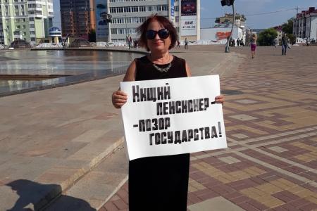 «Гарантировать чистые и честные выборы! Против бедности!». КПРФ провела одиночные пикеты на улицах Саранска
