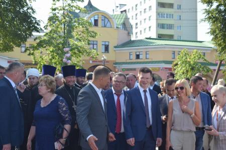 Депутаты фракции КПРФ Мособлдумы Александр Наумов и Дмитрий Кононенко поздравили жителей Дмитрова с 865-летием города