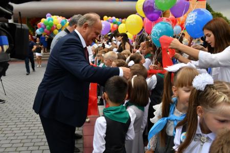 Г.А. Зюганов принял участие в торжественных мероприятиях, посвященных Дню Знаний, в Совхозе имени Ленина