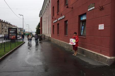 В Петрозаводске активисты КПРФ провели серию одиночных пикетов за честные выборы