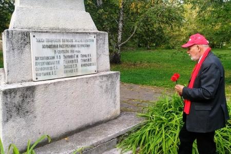 Курган. Коммунисты почтили память защитников Советской власти