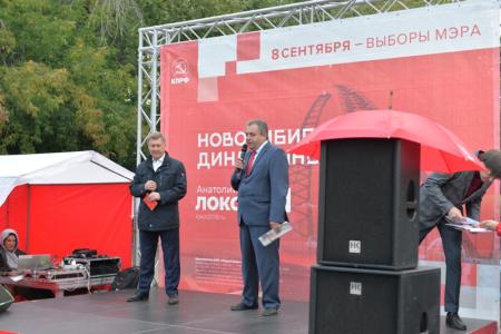 Новосибирск. Финальная встреча Анатолия Локтя с избирателями прошла в Первомайском сквере