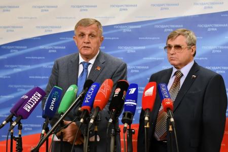 Н.В. Коломейцев и О.Н. Смолин выступили перед журналистами в Государственной Думе