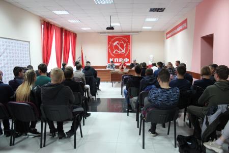 Комсомольский актив Белгородской области встретился с первым секретарем ЦК ЛКСМ РФ В. Исаковым