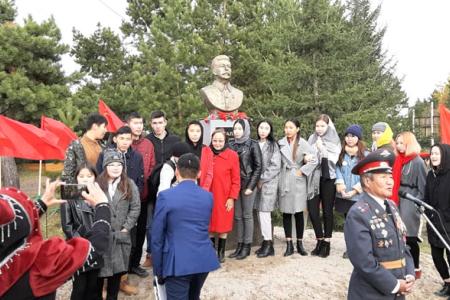 Республика Якутия. В Вилюйске открыли памятник И.В. Сталину