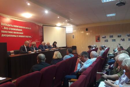 «Родина у нас у всех одна – Россия». Делегация ЦК КПРФ посетила Донецк