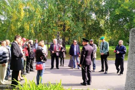 Курган. Коммунисты почтили память защитников Советской власти