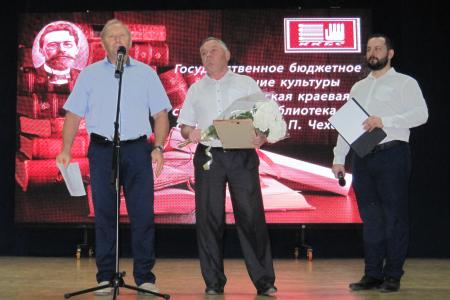 Краснодарский край. Коммунисты-депутаты поздравили краевую библиотеку с юбилеем
