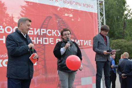 Новосибирск. Финальная встреча Анатолия Локтя с избирателями прошла в Первомайском сквере