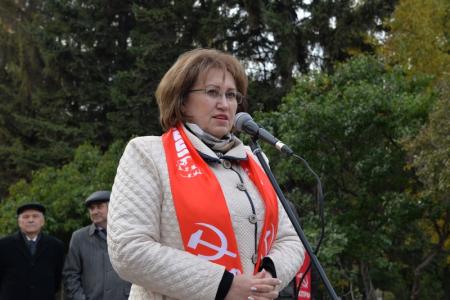 «Черный октябрь»: Новосибирцы почтили память защитников Советской власти