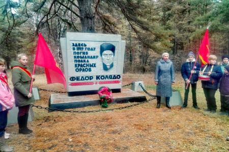 Пионеры Алтайского края почтили память партизан - участников крупнейшего в истории региона сражения 