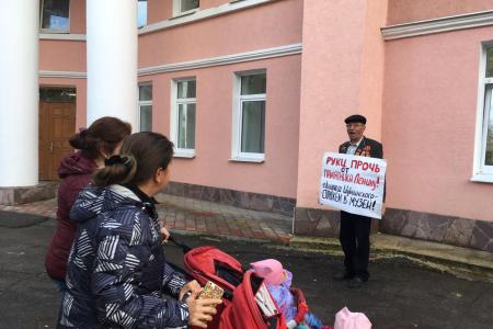 "Единоросса Шубчинского - сторожем в музей!". Веневские коммунисты активизировали борьбу против сноса памятника Ленину