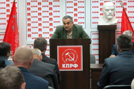 Валентин Шурчанов провел совещание с секретарями первичных партийных отделений города Чебоксары