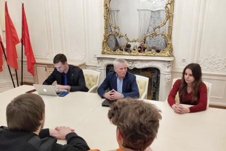 Комсомольцы Ленинграда пригласили в гости депутата ГосДумы Сергея Пантелеева