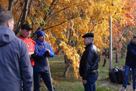Городской субботник: Коммунисты привели в порядок парки и скверы Новосибирска