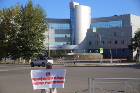 Коммунисты Республики Тыва провели серию одиночных пикетов