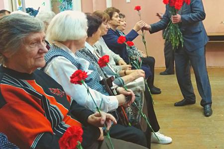 Рязань Депутаты-коммунисты поздравили активистов ветеранской организации