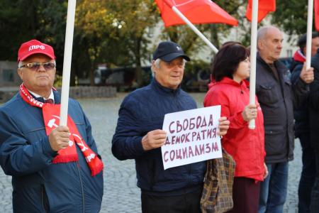 В Калининграде прошел пикет в память о трагических событиях  осени 1993 года