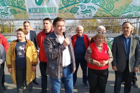 Ставропольский край. Коммунисты и комсомольцы организовали большой спортивный праздник и провели встречу со студентами