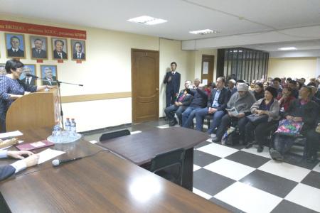 Мэр Якутска посетила собрание коммунистов