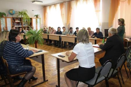 Саратовская область. О.Н. Алимова встретилась с учителями Новобурасской школы
