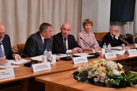 По инициативе депутата Ю.П. Синельщикова в Государственной Думе прошел круглый стол по неприкосновенности частной жизни