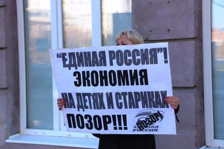 Депутаты-единороссы Саратовской облдумы вновь отказались рассматривать законопроект коммунистов о «детях войны»