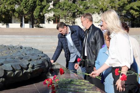 Коммунисты Челябинской области почтили память защитников Верховного Совета