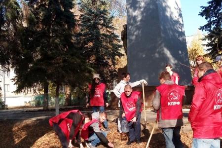 В Саратове прошла акция «Сад Победы - Сад Жизни»