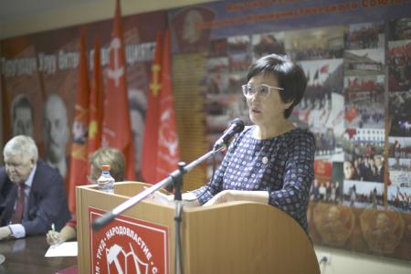 Мэр Якутска посетила собрание коммунистов