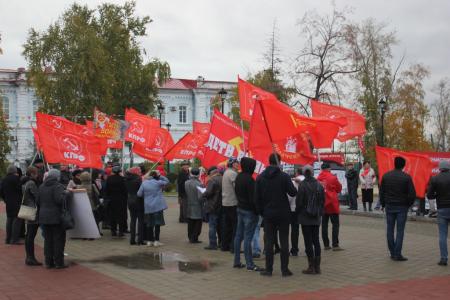 В Тюмени состоялся митинг, посвященный памяти защитников Верховного совета РСФСР