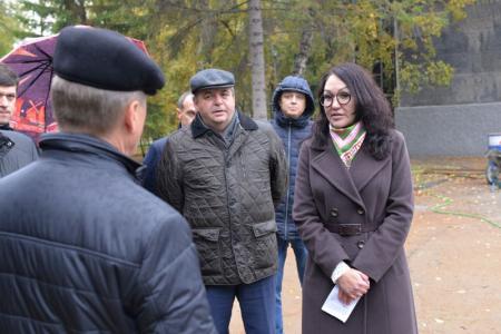Новосибирск. Анатолий Локоть проверил ход реконструкции  Сквера Героев Революции 