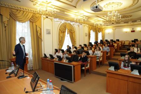 Руководитель фракции КПРФ Курганской областной Думы В.А.Кислицын организовал в зауральском парламенте дни открытых дверей