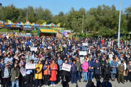 Коммунисты Калмыкии приняли участие в митинге против назначения Трапезникова главой Элисты