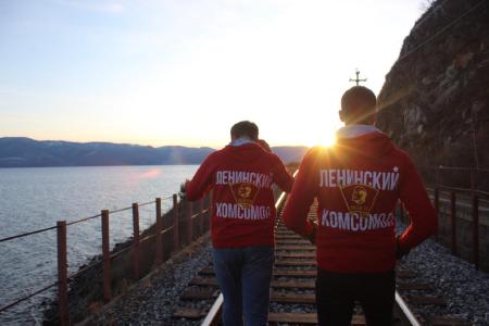 В Иркутской области открылся первый совместный слет пионеров и комсомольцев